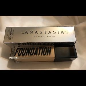 NIB Anastasia Luminous Foundation